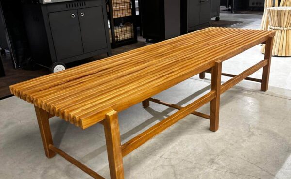 ספסל לינאה ענק