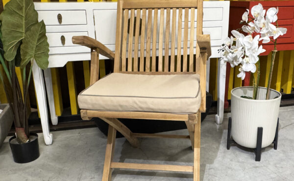 כיסא מעוצב דגם טוליפ