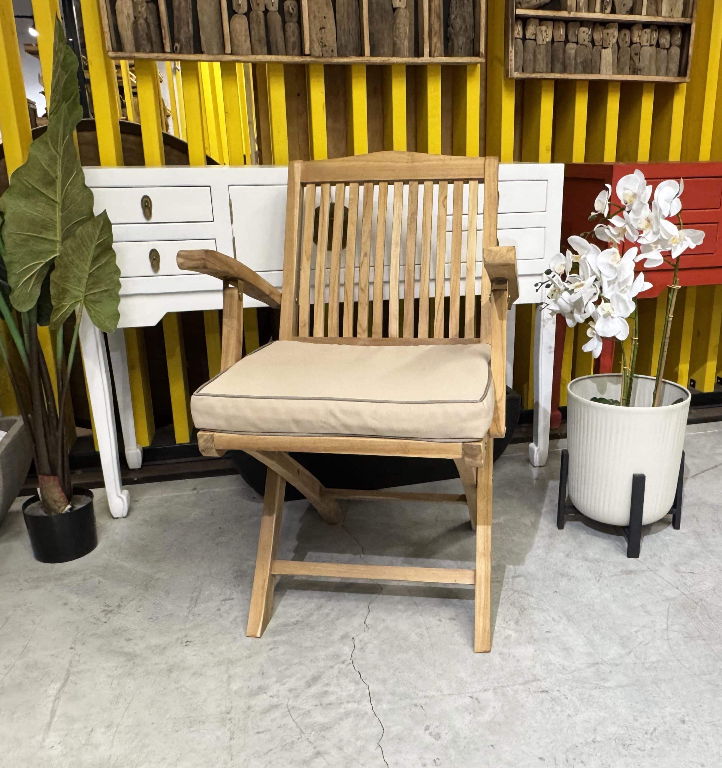 כיסא מעוצב דגם טוליפ