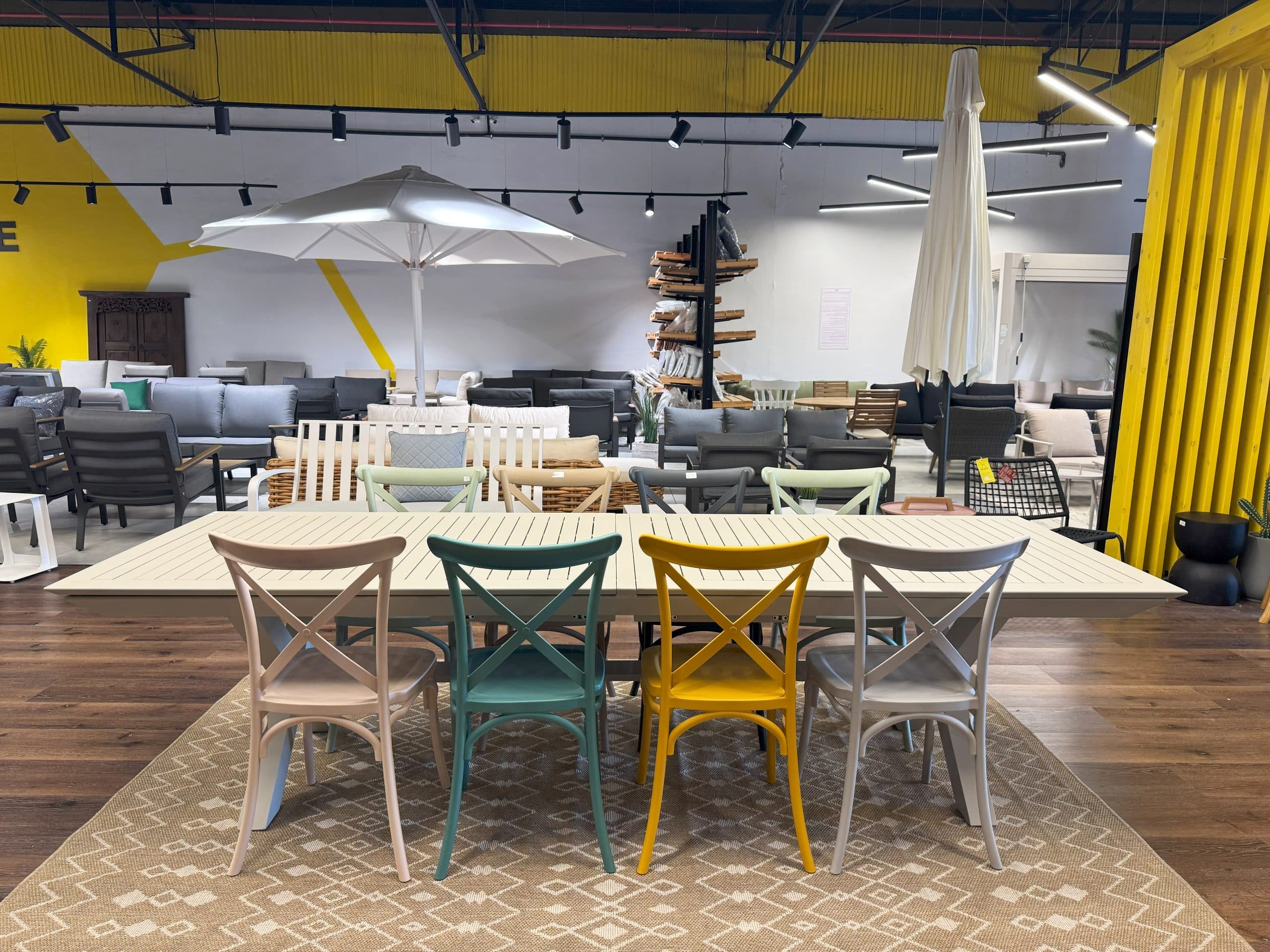 שולחן דלהי 4 מטר + 8 כיסאות הריטאז