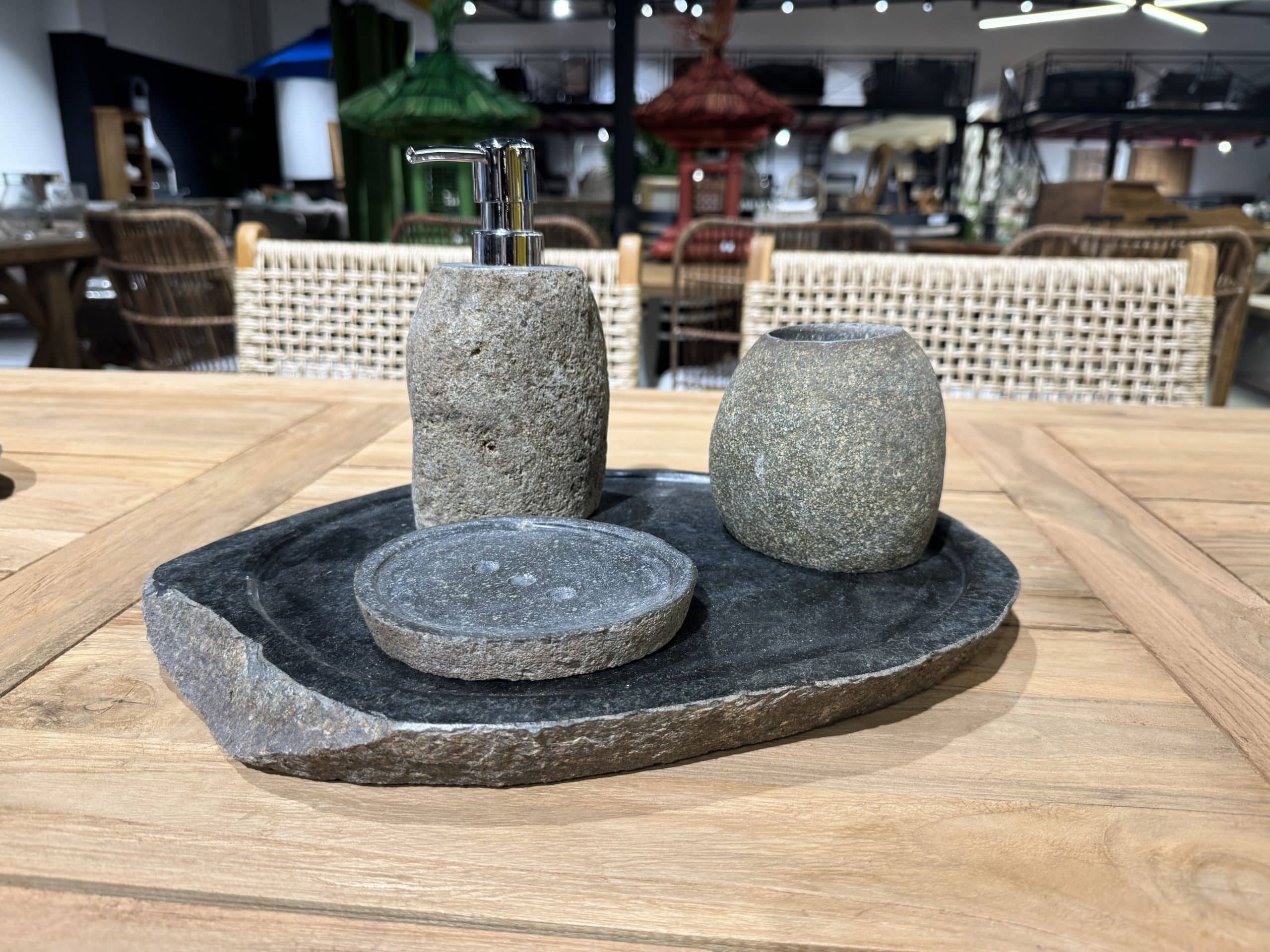 סט סבוניה אבן בזלת