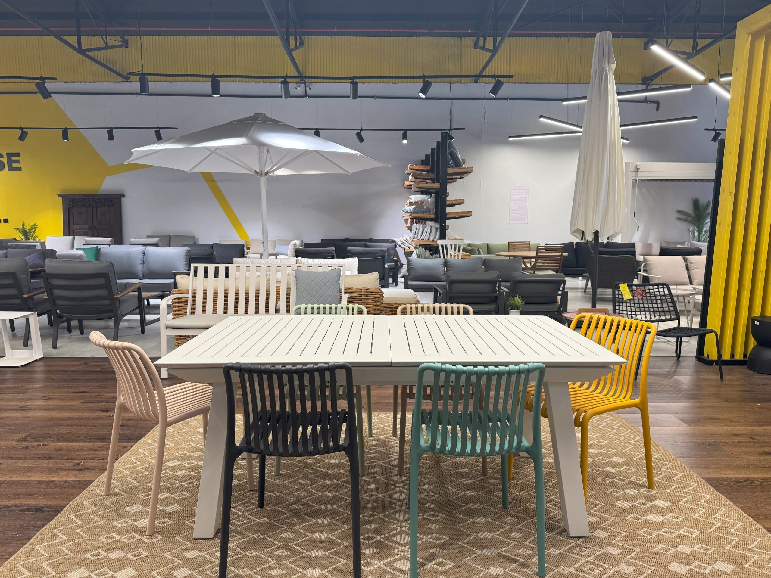 שולחן דלהי נפתח 240 בשילוב 6 דיווה