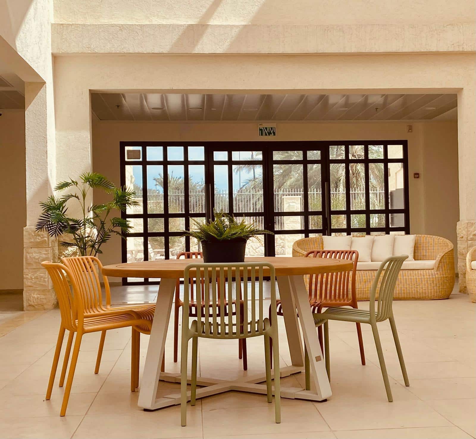 שולחן מרסיי בשילוב 6 דיווה