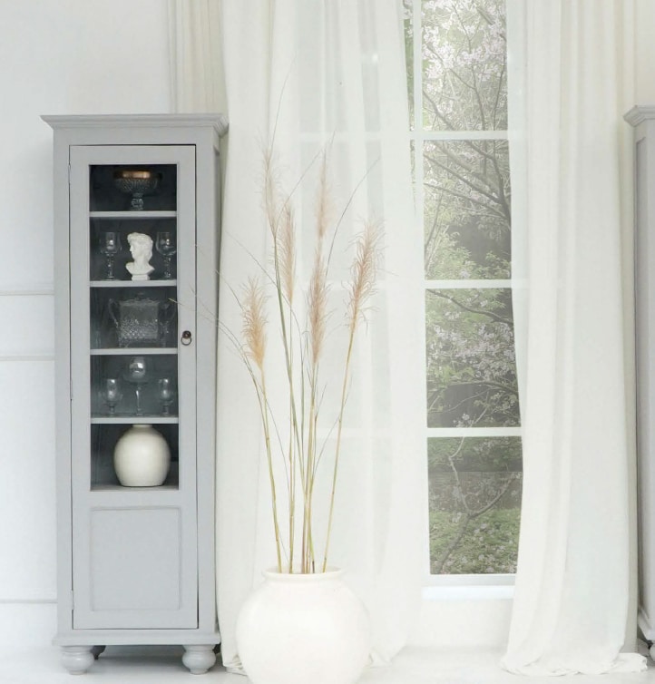 ארון ויטרינה עם דלת זכוכית דגם ענבר